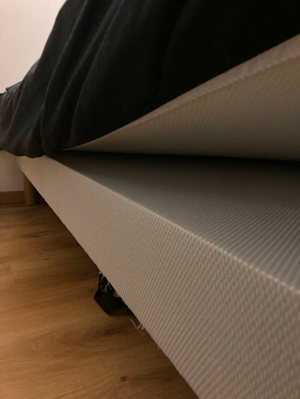Matelas + sommier tapissier Queen size Meubles