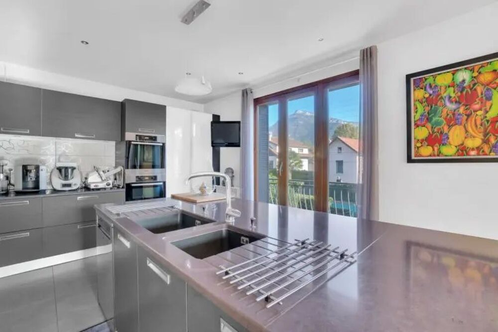 Vente Maison Grande maison 253 m² sur 1 095 m² de terrain constructible. Barberaz