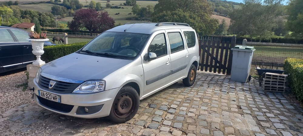Logan MCV 1.5 dCi 85 5 places Laur&eacute;ate 2008 occasion 78930 Auffreville-Brasseuil