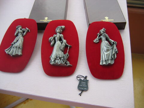 3 Jeunes femmes en �tain 82 %  Etain du Prince  25 Le Vernois (39)