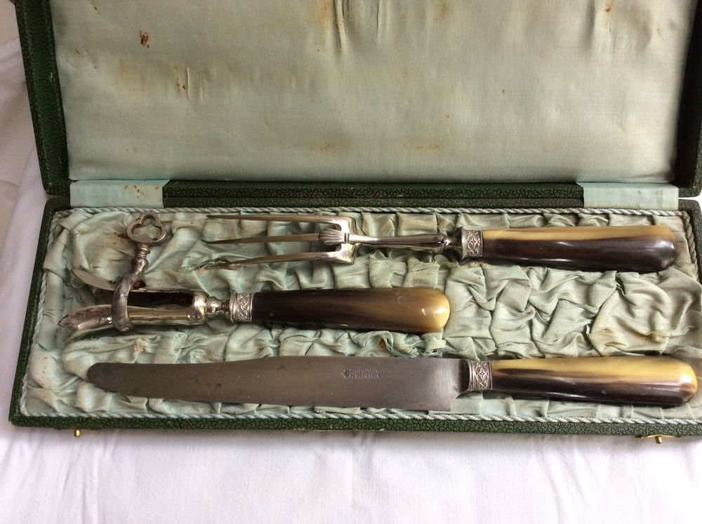 Service &agrave; d&eacute;coupe ancien 3 pi&egrave;ces, corne et argent, coffret Cuisine