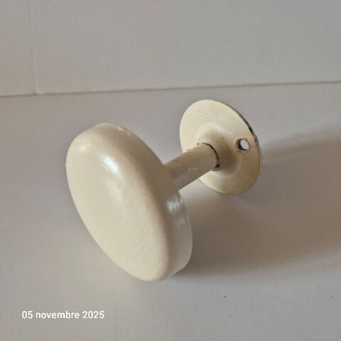 une pat�re, ou un Porte manteaux des ann�es 60, en m�tal 2 Saumur (49)