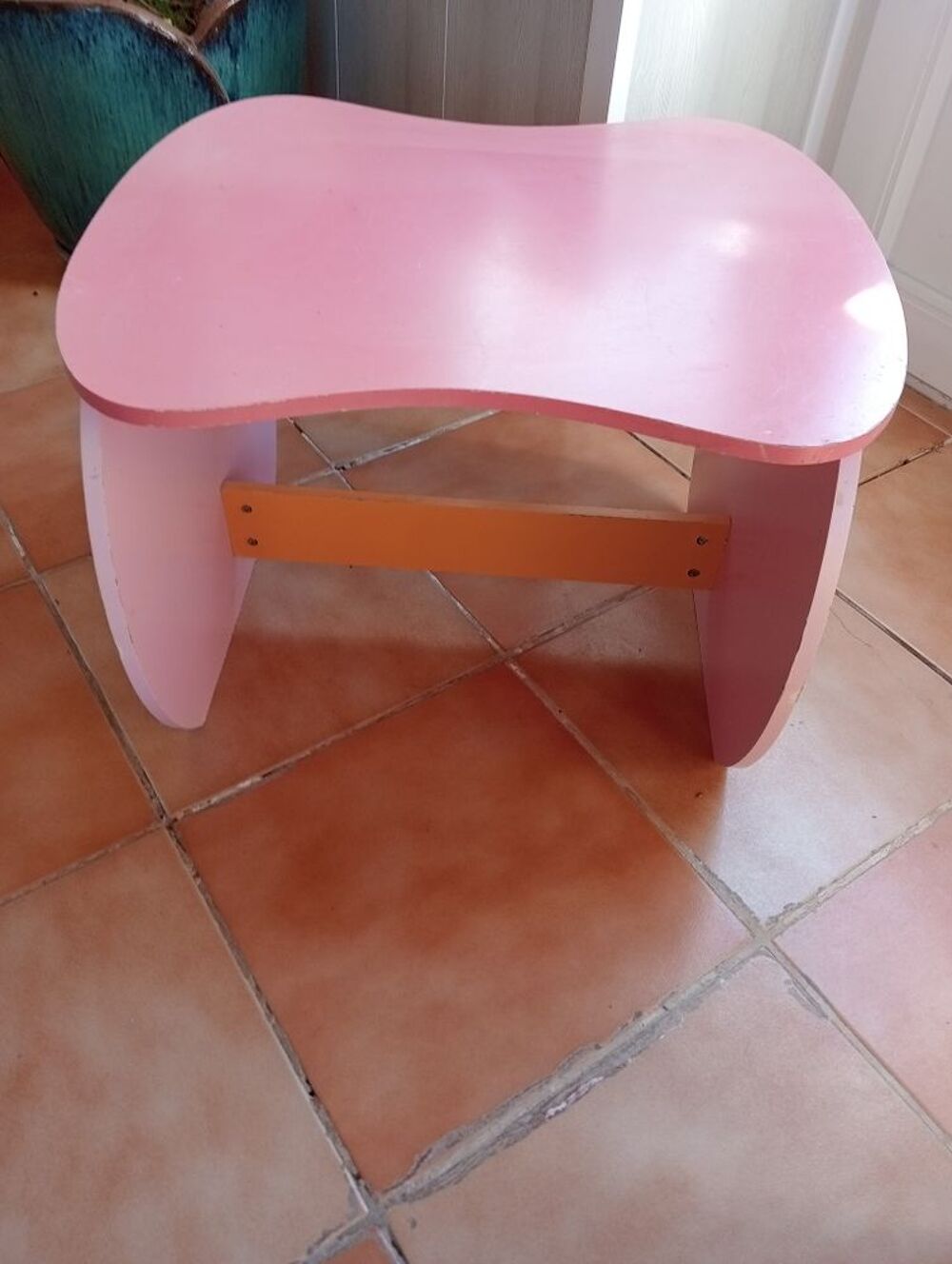 Jolie petite table pour enfants. pour faire comme les grands Mobilier enfants