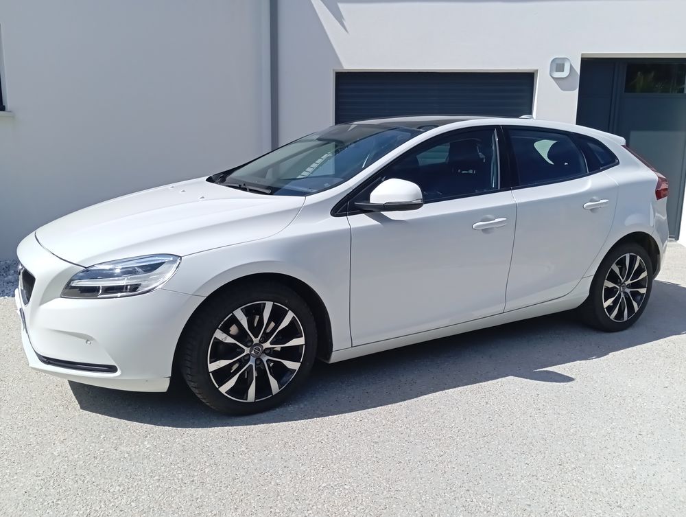 V40 T2 122 ch Signature Edition 2019 occasion 56760 P&eacute;nestin