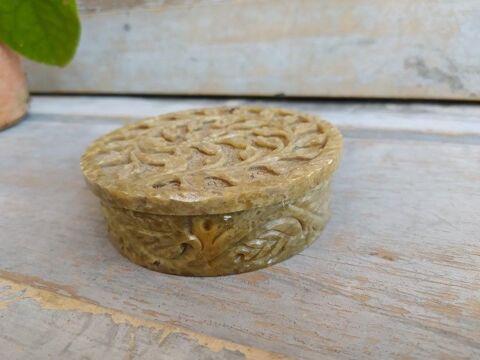 Boite � Bijoux en Pierre Sculpt�e D�cor V�g�tal 
22 Loches (37)