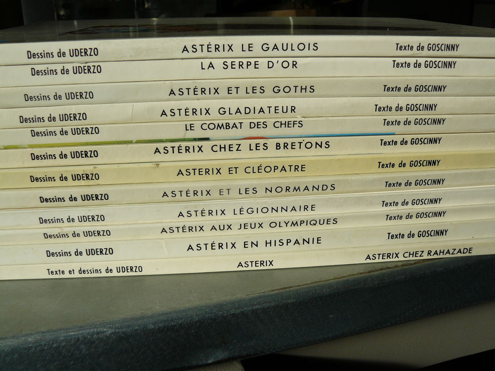lot 12 bd ASTERIX &amp; OBELIX - &eacute;poques 80's 90's Livres et BD