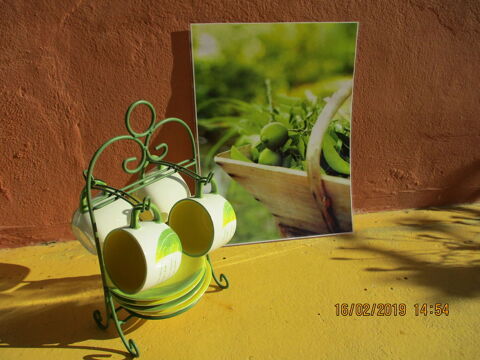 Lot Cadre Citrons + Portique Tasses Vertes & Jaunes. 19 Le Vernois (39)