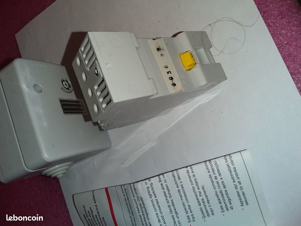 Legrand Interrupteur cr&eacute;pusculaire &agrave; cellule d&eacute;port&eacute;e 0 a 20 Bricolage