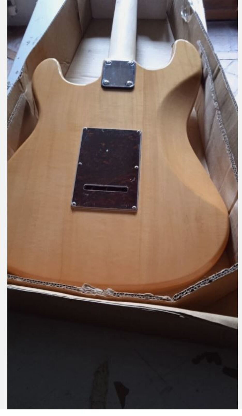 GUITARE ELECTRIQUE GEWA SERIE TENSON TYPE STRATOCASTER BOIS Instruments de musique