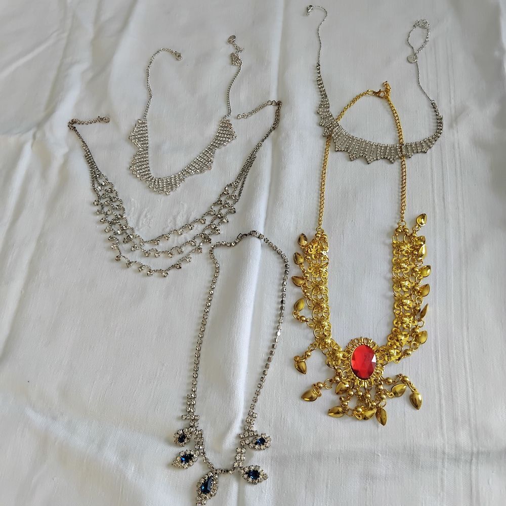 Robes, perruques, bijoux fantaisie et accessoires Vêtements