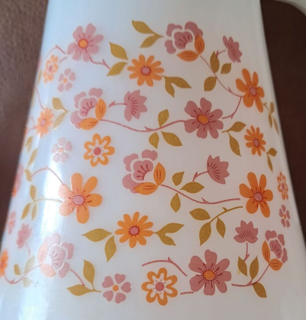 cruche carafe en verre blanc avec fleurs 
arcopal scania Décoration