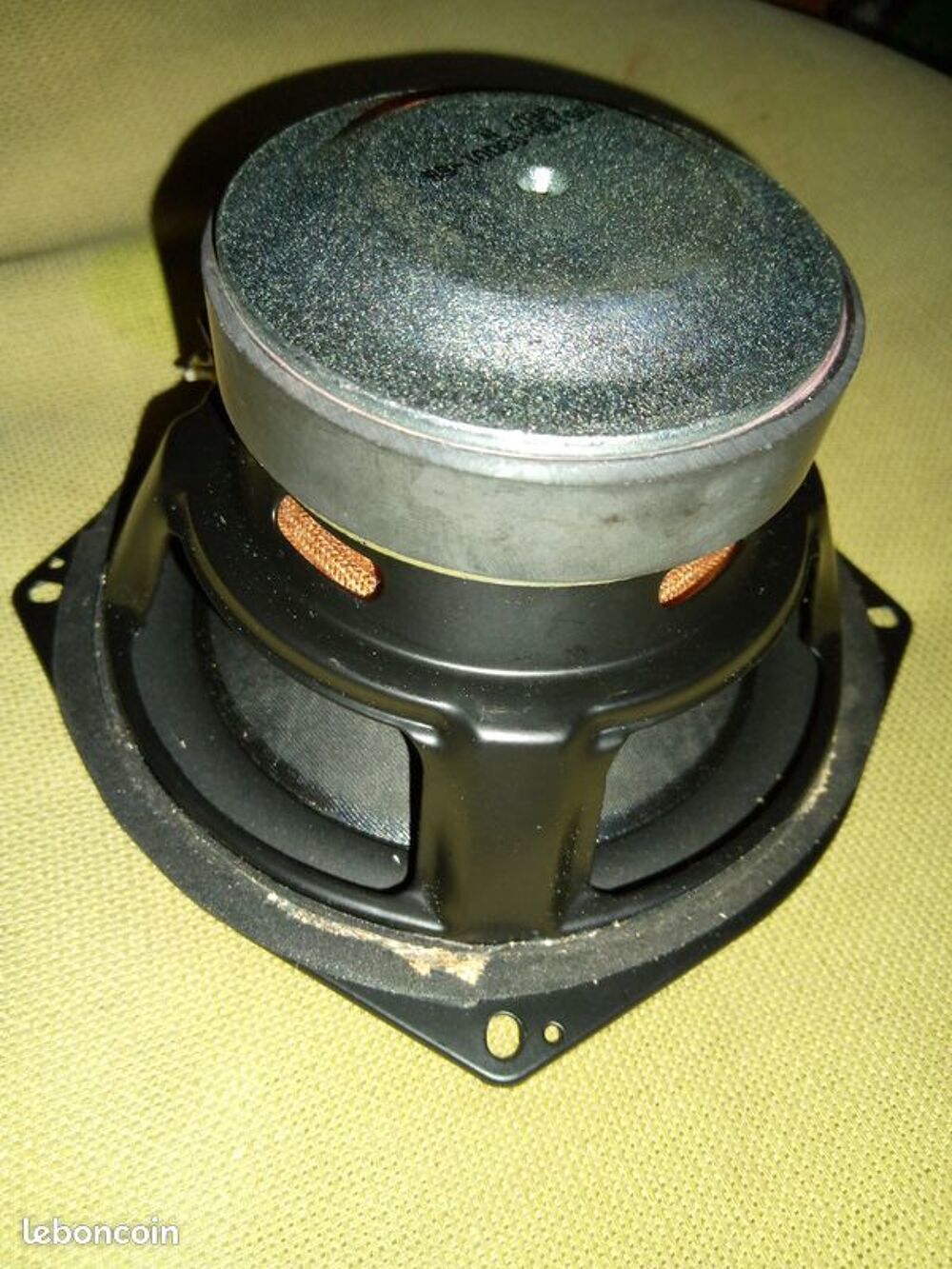 haut parleur caisson de basse Audio et hifi