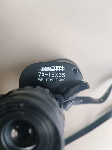 Jumelles vintage. 45 La Roche-sur-Yon (85)