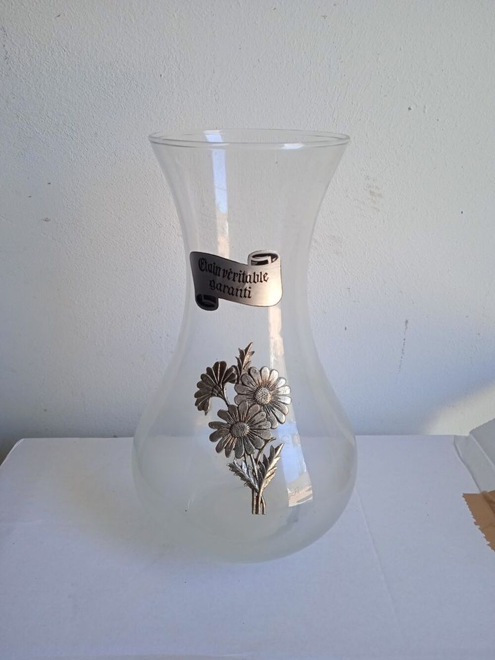 Vase avec motif en Etain Décoration