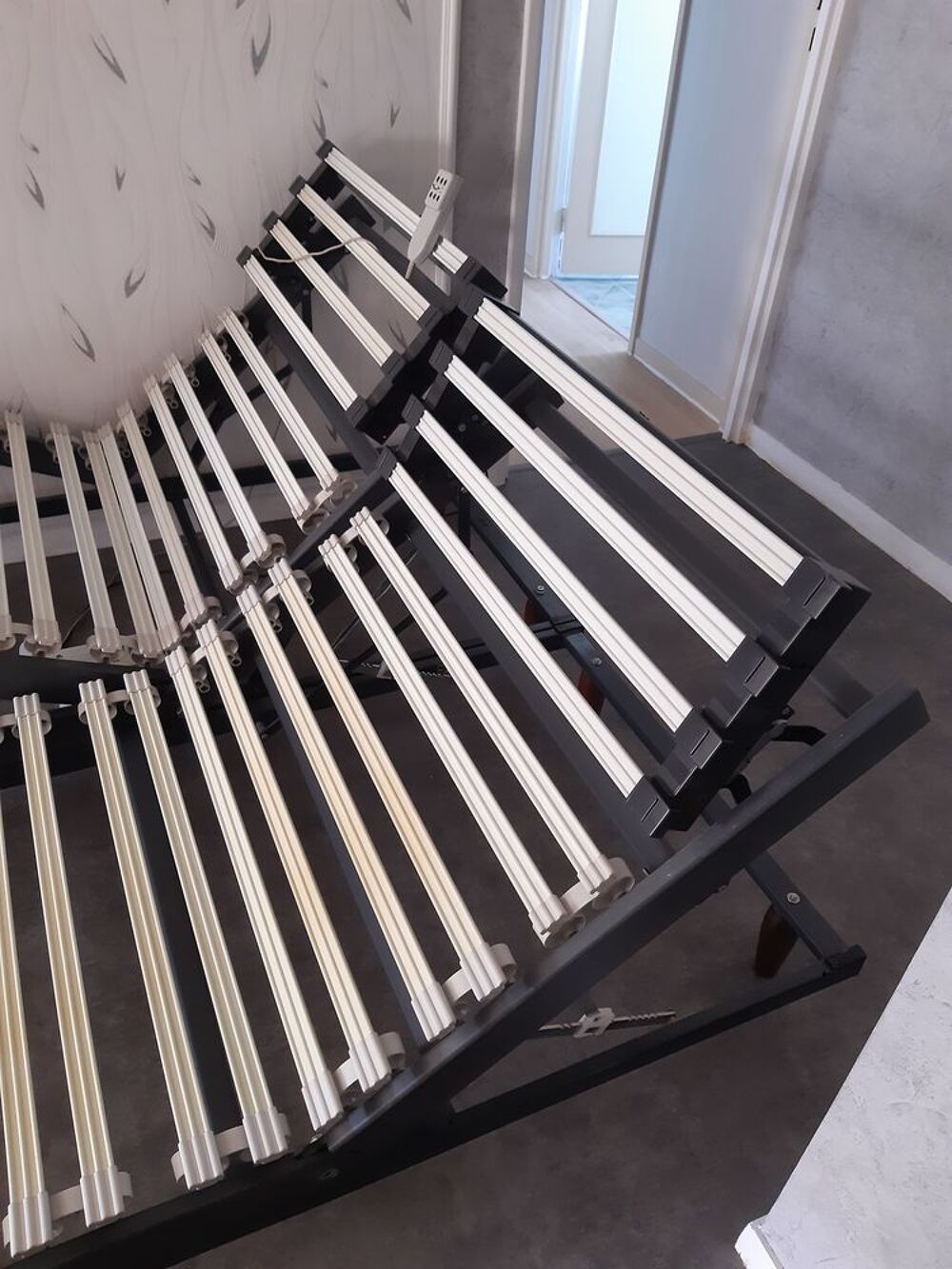 Lot de 2 sommiers &agrave; lattes Bultex dont un &eacute;lectrique Meubles