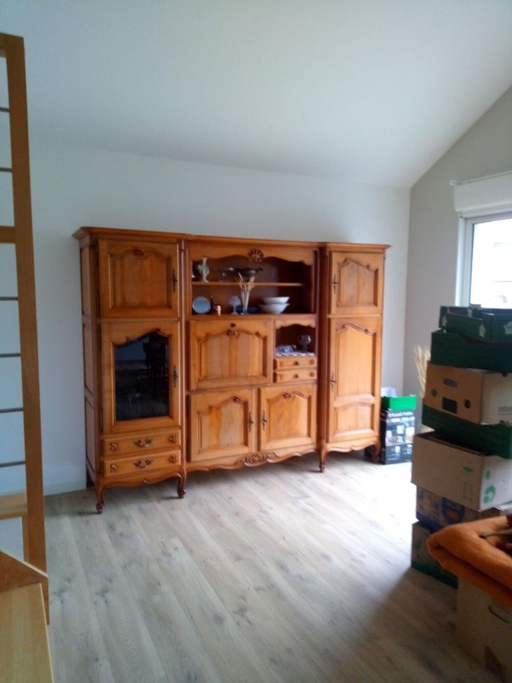 grand meuble avec un bar bonne qualit&eacute;s Meubles