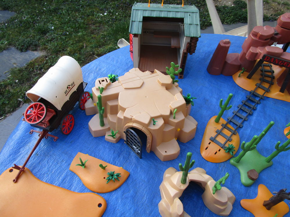  PLAYMOBIL GROS LOT VIEUX DECOR COWBOY+ACCESSOIRES Jeux / jouets