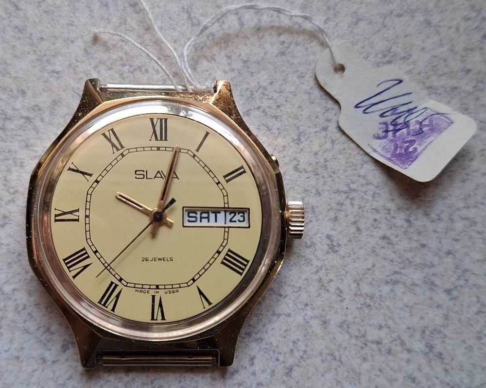 Montre dor&eacute;e Bijoux et montres