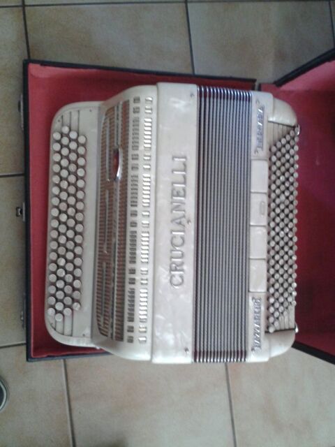 Accordéon chromatique CRUCIANELLI 1000 Saint-Léger-de-Linières (49)