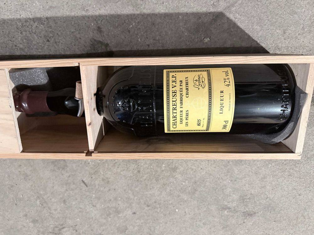 2 bouteilles chartreuses VEP 3litres caisse bois
