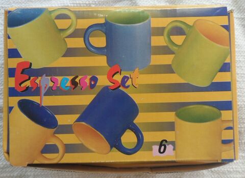 Carton de 6 tasses � caf� neuves de diff�rentes couleurs 12 Castries (34)