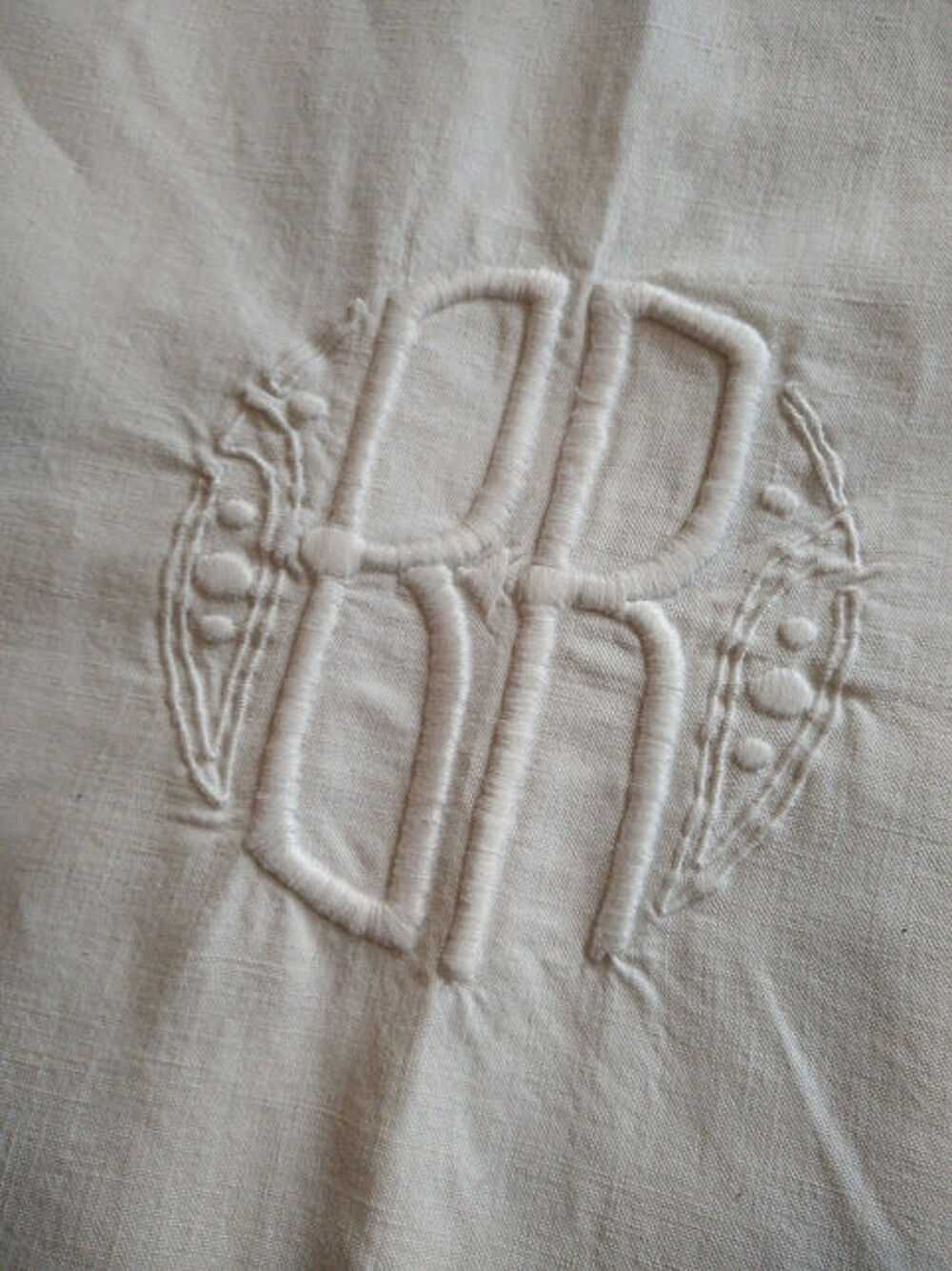 Drap ancien brod&eacute; main Décoration