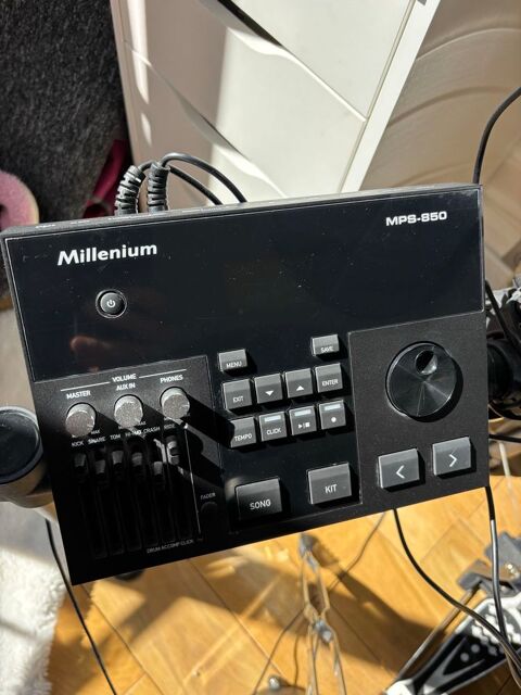 Batterie �lectronique Millenium MPS-850 Les Ulis (91)