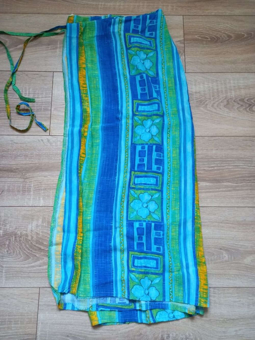 jupe portefeuille bleu marque Brest taille 4 Vêtements