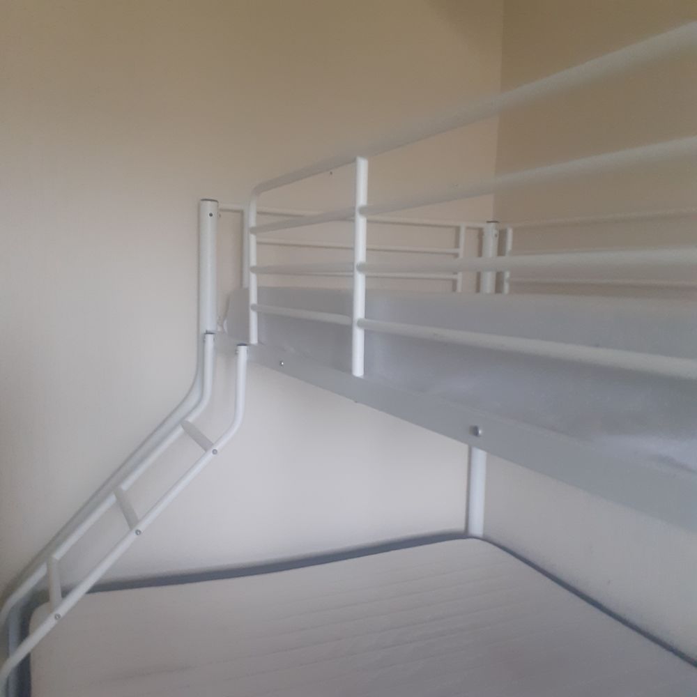 lits superposes avec ses matelas Audio et hifi