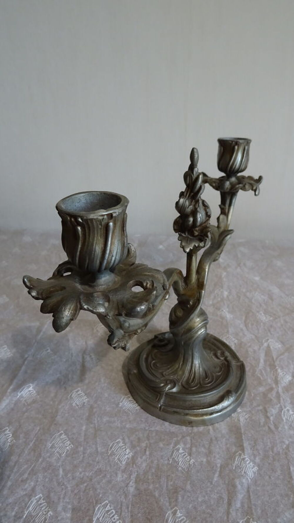 LOT DE 2 BOUGEOIRS EN BRONZE A 2 BRANCHES Décoration