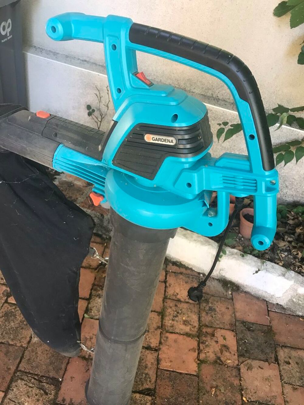 aspirateur broyeur Gardena feuilles Jardin