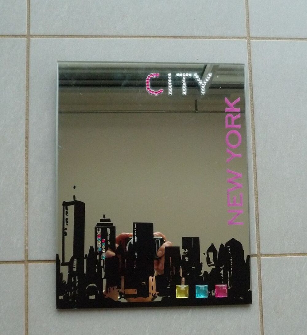 Miroir fantaisie avec silhouettes immeubles Décoration