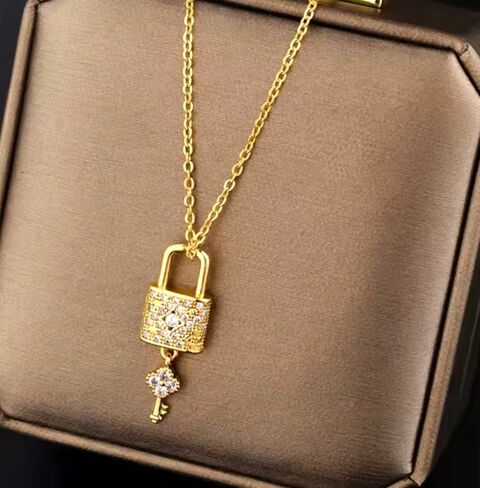 collier femme en acier inoxydable 10 Charleville-M�zi�res (08)