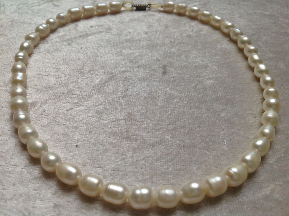 COLLIER DE PERLES 46cm Envoi Possible
Bijoux et montres