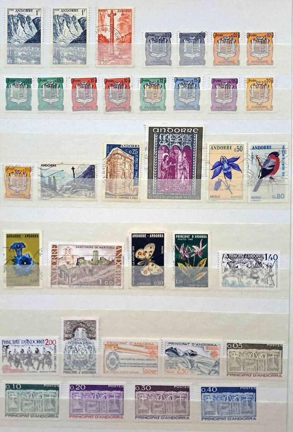 S&eacute;rie de timbres de collection d'Andorre 