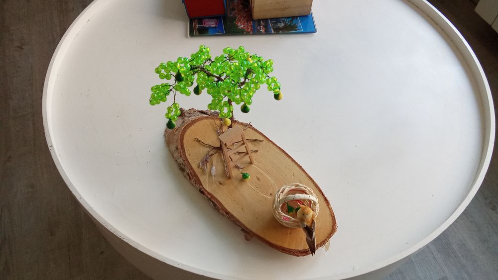 Poirier en perles sur socle en bois Décoration