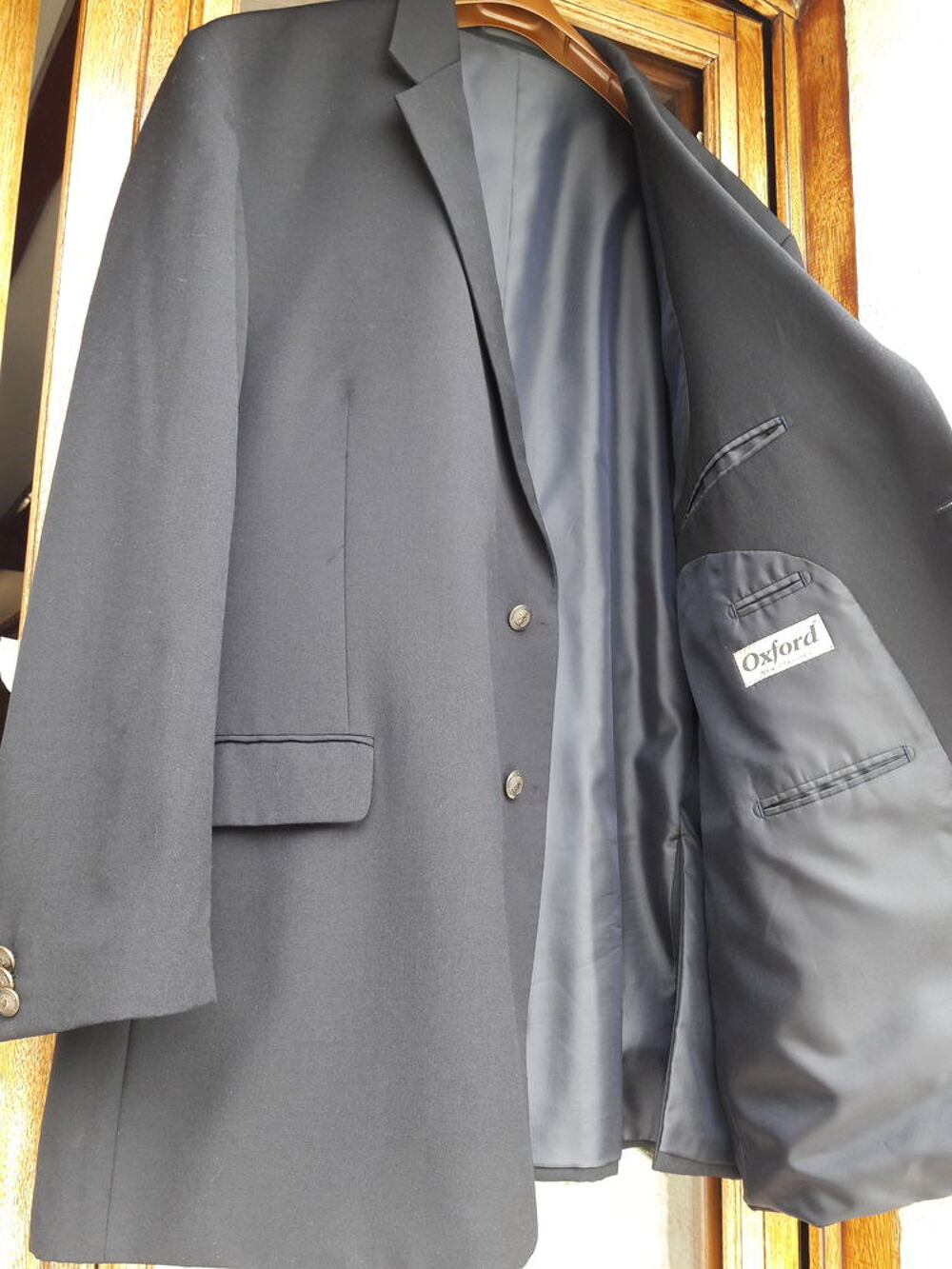 Veste Bleu marine Taille 5/6 XL
Tr&egrave;s peu port&eacute;e Marque OXFOR Vêtements