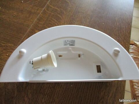 Luminaire ou plafonnier demi-lune en m�tal
5 M�rignies (59)