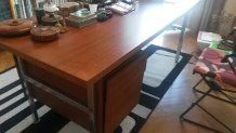 TRES BEAU BUREAU ANNEES 1950
FACILE A TRANSPORTER
700 Nice (06)