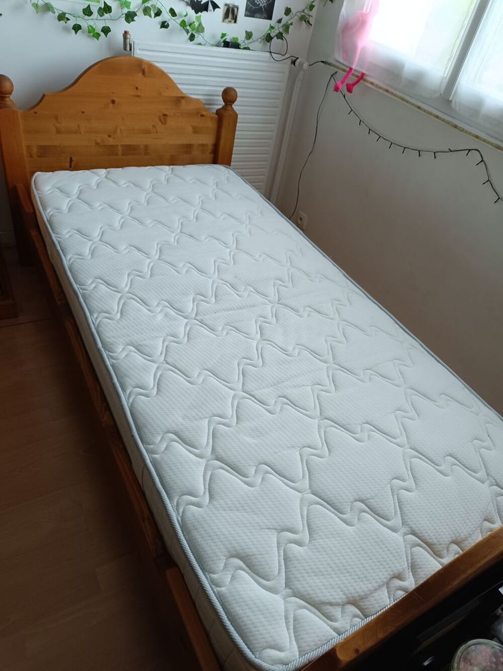 Lit enfant pin massif c?ur creus&eacute; Mobilier enfants