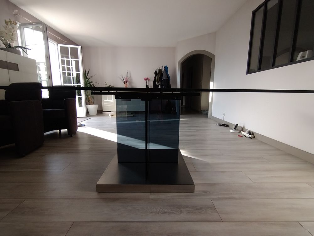 belle table carr&eacute;e Meubles