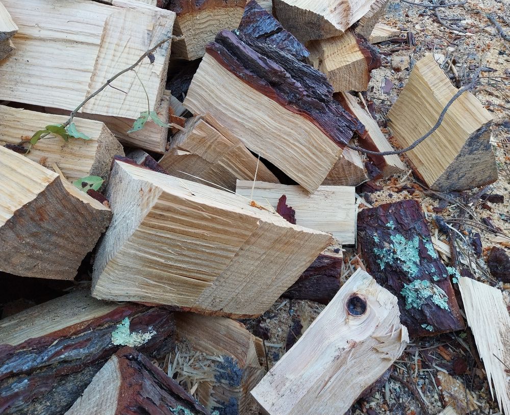 Bois de chauffe pin ou acacia. 25 &agrave; 50 cm au choix. Jardin
