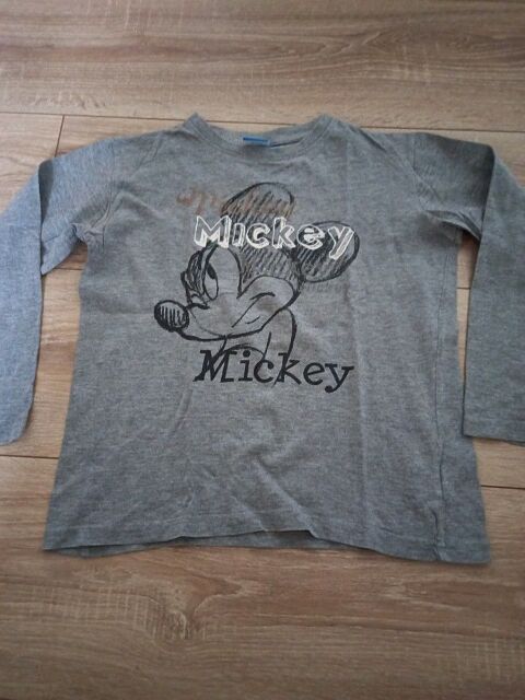 Tee-shirt manches longues gris Mickey Disney 8 ans 1.5 Villiers (86)