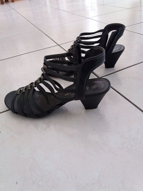 chaussure à brides 10 Montaigu (85)