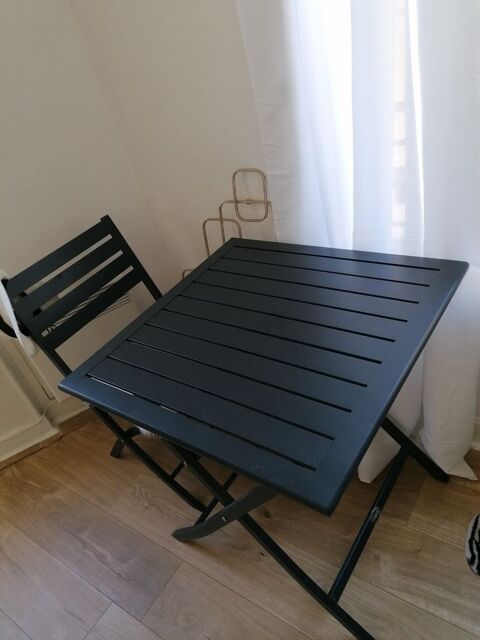 Table en mtal avec les 2 chaises 50 Issy-les-Moulineaux (92)