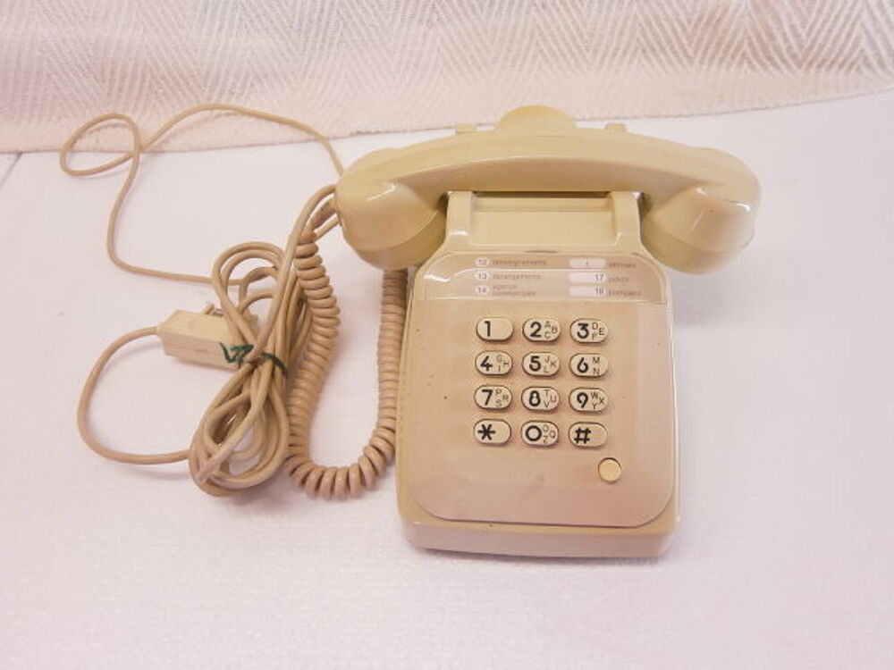 T&eacute;l&eacute;phone de collection S63 cr&egrave;me &agrave; touches avec &eacute;couteur 