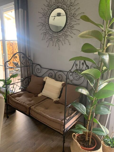 Banc en fer  et mle   et  meuble bibliothque et fauteuil 25 Gex (01)