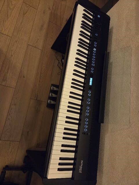 piano num�rique 88 touches 
Roland FP-60X BK Home Bund 1000 Al�s (30)