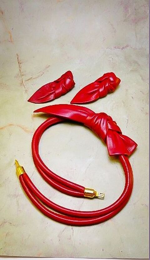 Collier ou tour de cou en cuir et ses boucles d'oreilles 10 Montargis (45)