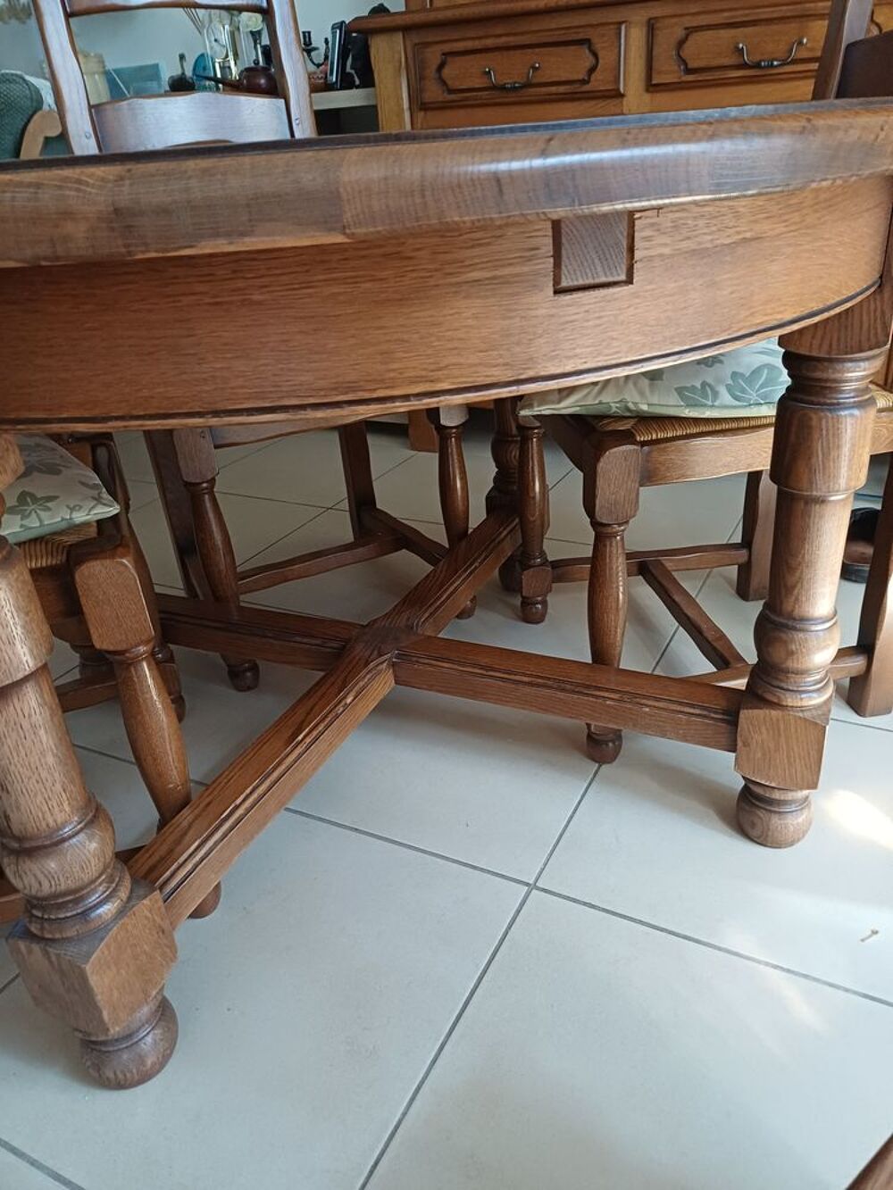 Salle a manger ch&ecirc;ne table ronde 4 chaises buffet Meubles